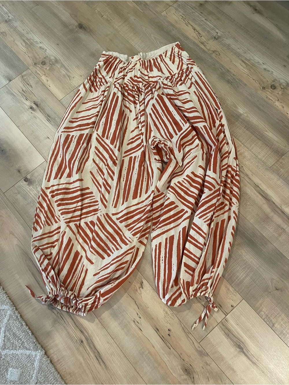 Free People Matchmaker Balloon Cream & Rust Patterned Pants S - Picture 2 of 6